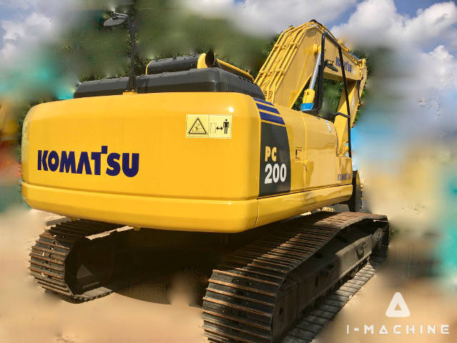 KOMATSU PC200-8