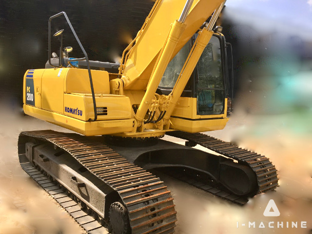 KOMATSU PC200-8