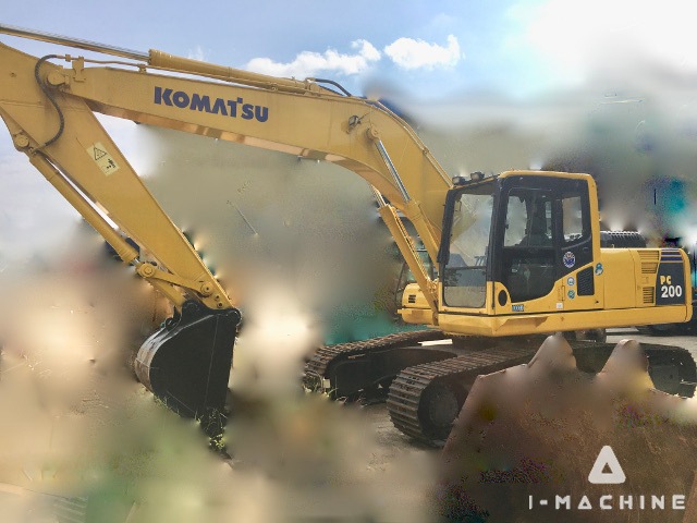 KOMATSU PC200-8