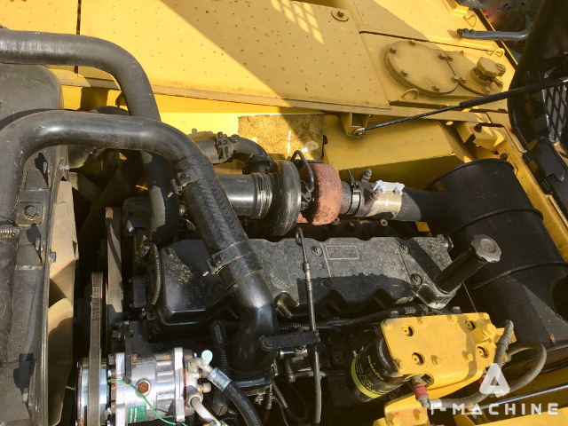 KOMATSU PC200-8