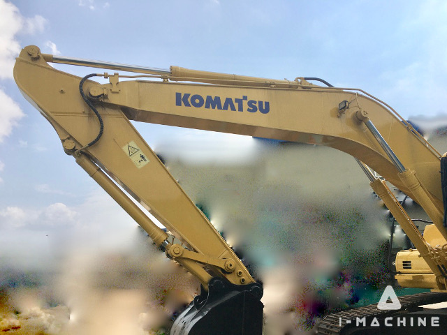 KOMATSU PC200-8