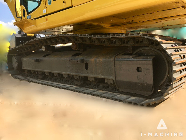 KOMATSU PC200-8