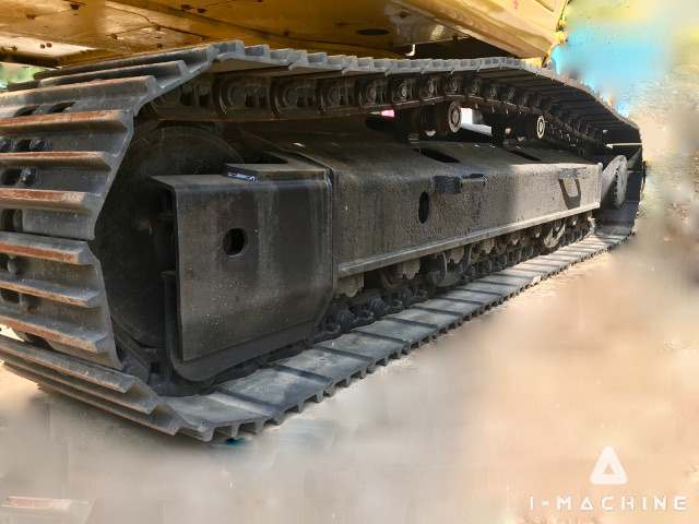 KOMATSU PC200-8