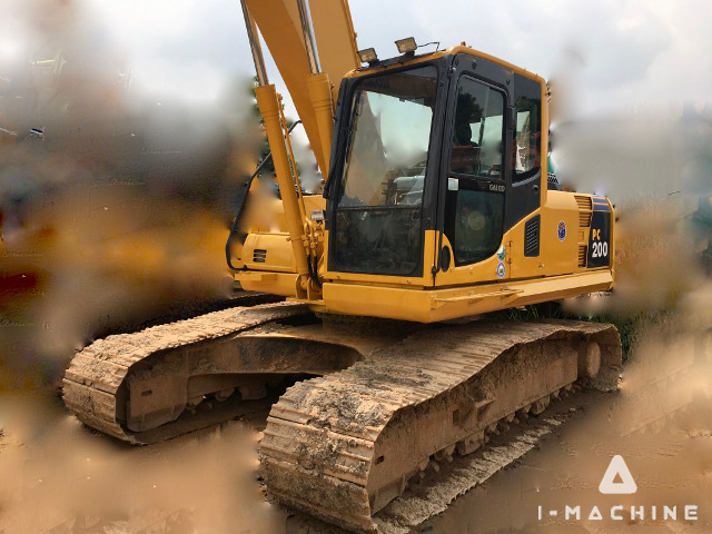 KOMATSU PC200-8