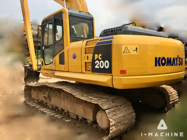 KOMATSU PC200-8