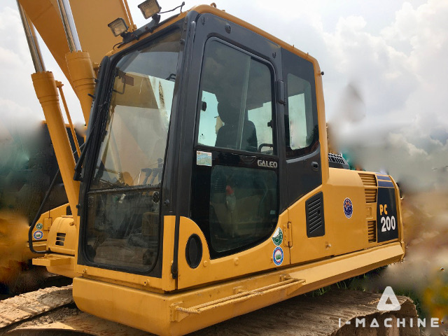 KOMATSU PC200-8