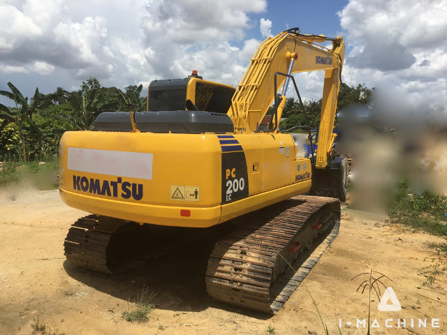 KOMATSU PC200-8