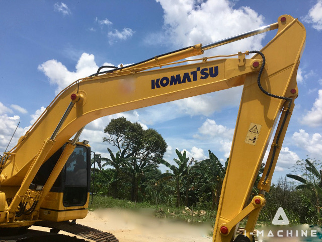 KOMATSU PC200-8