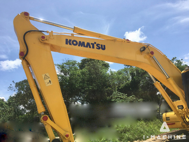 KOMATSU PC200-8