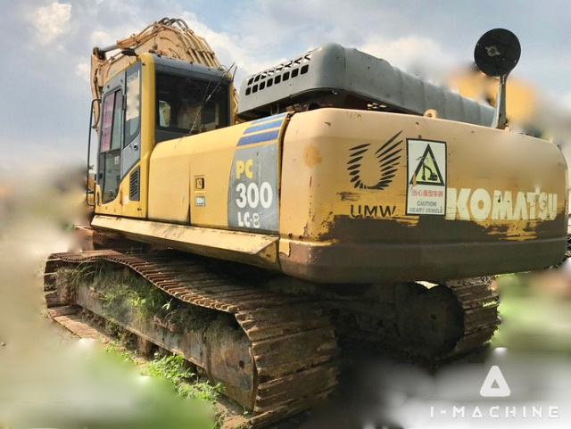 KOMATSU PC300LC-8