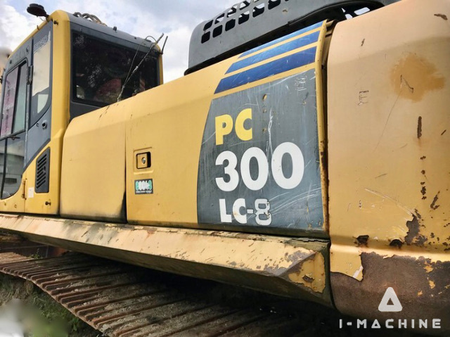 KOMATSU PC300LC-8