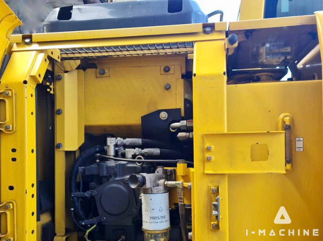 KOMATSU PC120-8