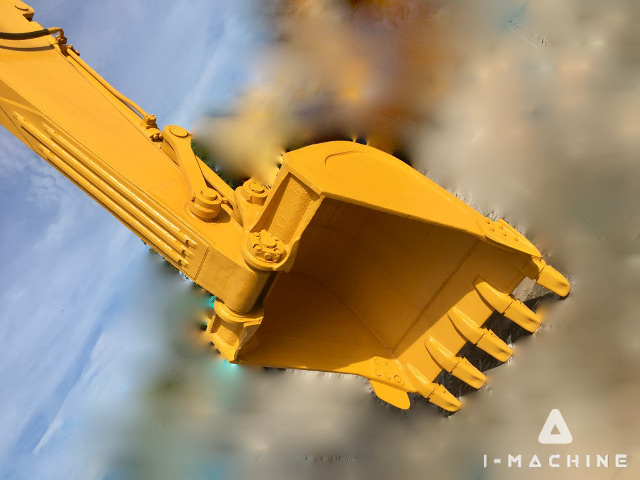 KOMATSU PC300LC-7