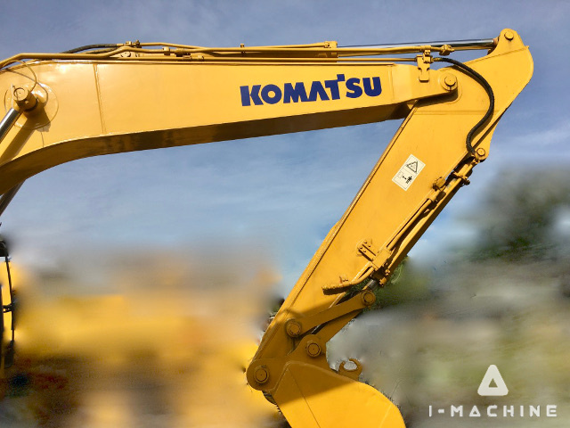 KOMATSU PC200-7