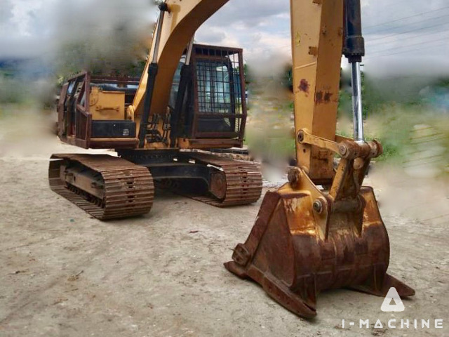 CATERPILLAR 320D2