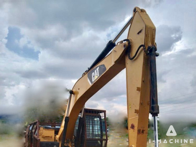 CATERPILLAR 320D2