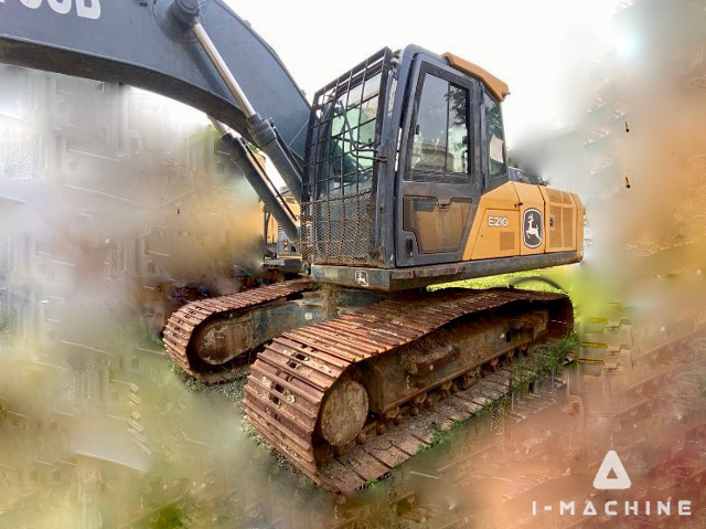 JOHN DEERE E210