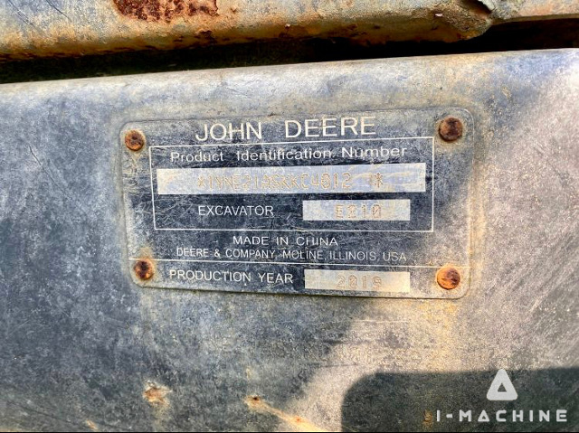 JOHN DEERE E210
