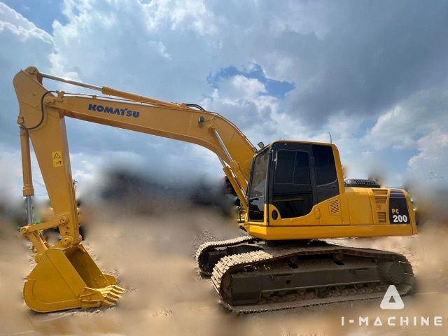 KOMATSU PC200-8