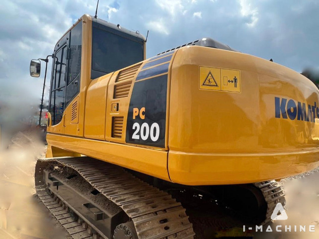 KOMATSU PC200-8