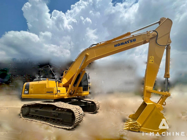 KOMATSU PC200-8