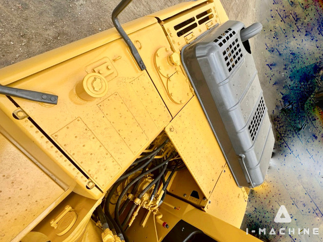KOMATSU PC200-8