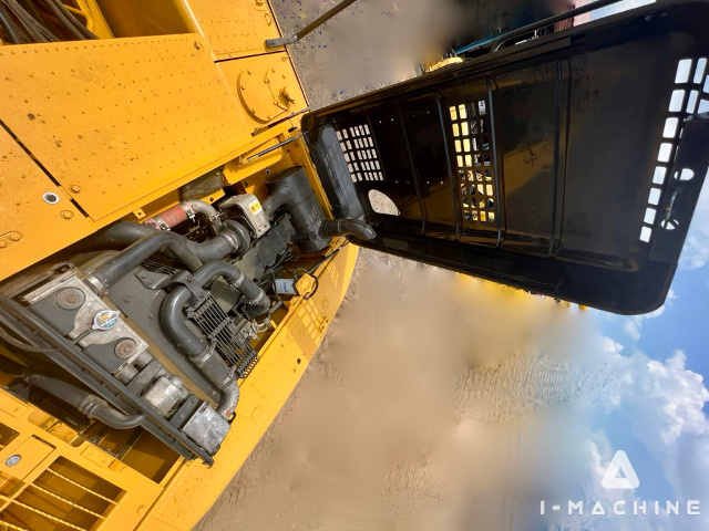 KOMATSU PC200-8