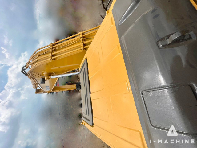 KOMATSU PC200-8