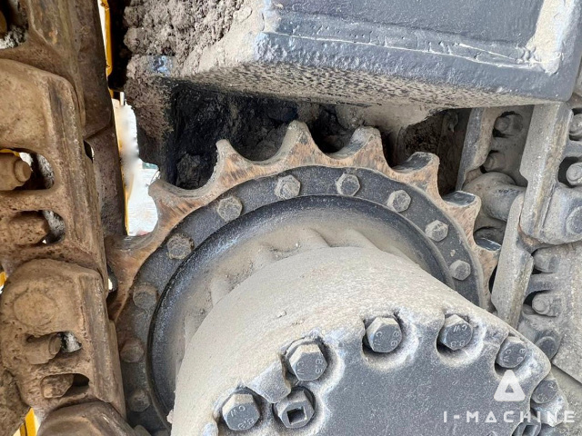 KOMATSU PC200-8