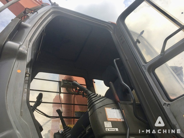 HITACHI ZX200LC
