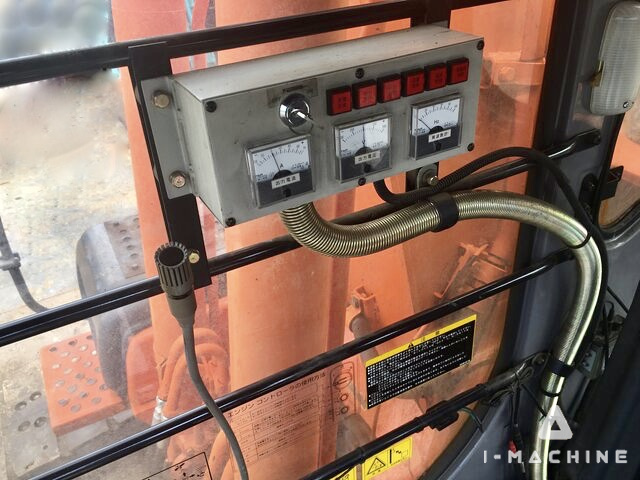 HITACHI ZX200LC