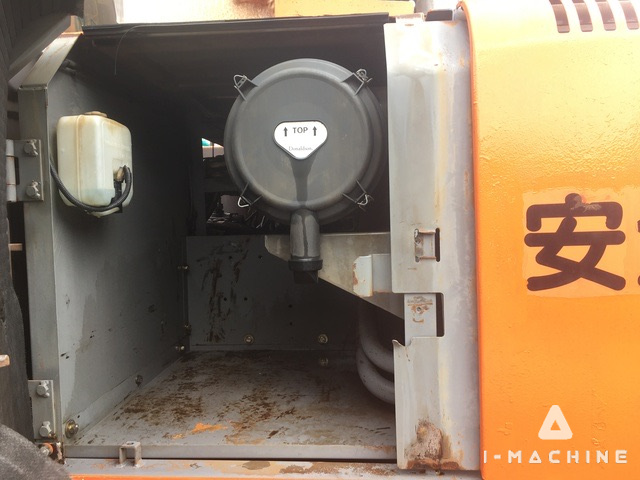 HITACHI ZX200LC