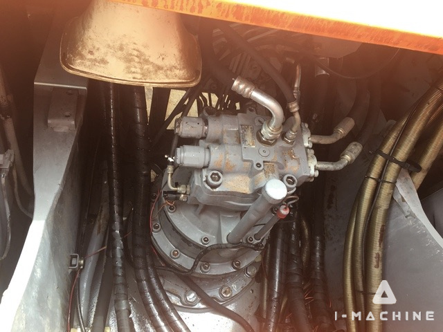 HITACHI ZX200LC