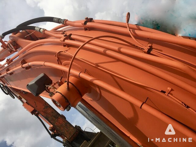 HITACHI ZX200LC
