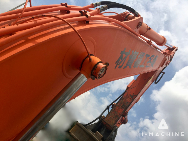 HITACHI ZX200LC