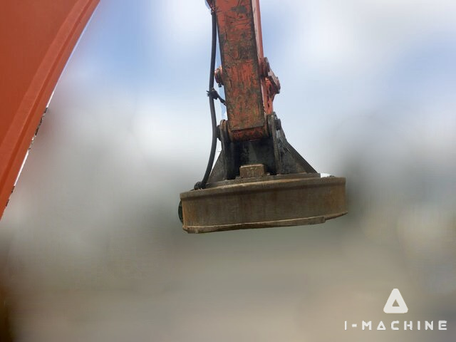 HITACHI ZX200LC