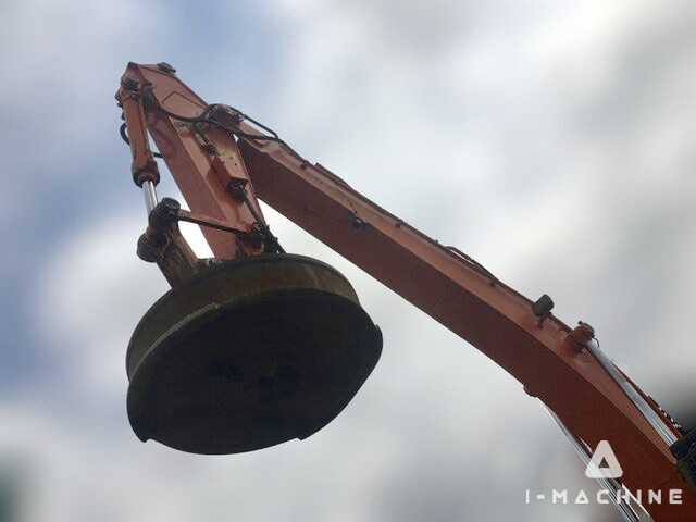 HITACHI ZX200LC