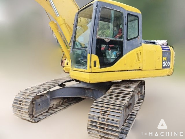 KOMATSU PC200-7