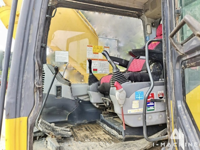 KOMATSU PC200-7