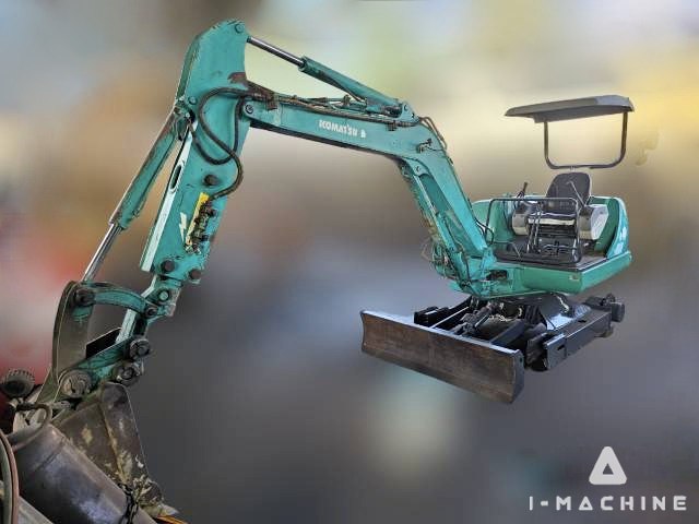 KOMATSU PC30-7E