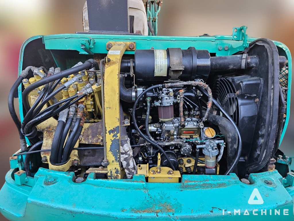 KOMATSU PC30-7E