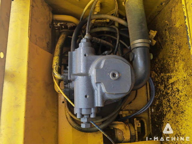KOMATSU PC200-6