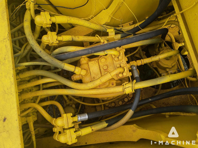 KOMATSU PC200-6