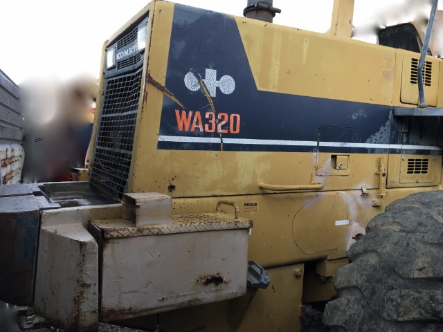 KOMATSU WA320-1