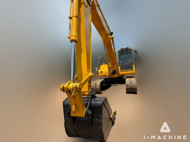 KOMATSU PC200-8MO