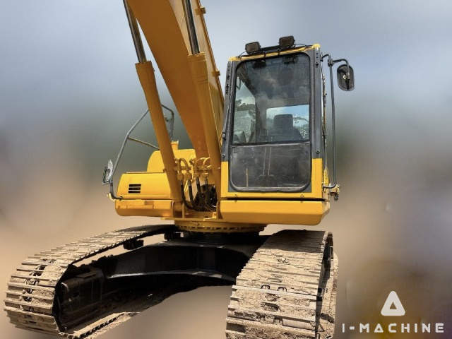 KOMATSU PC200-8MO