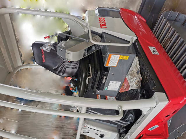 TAKEUCHI TB235