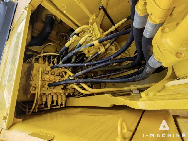 KOMATSU PC200-7