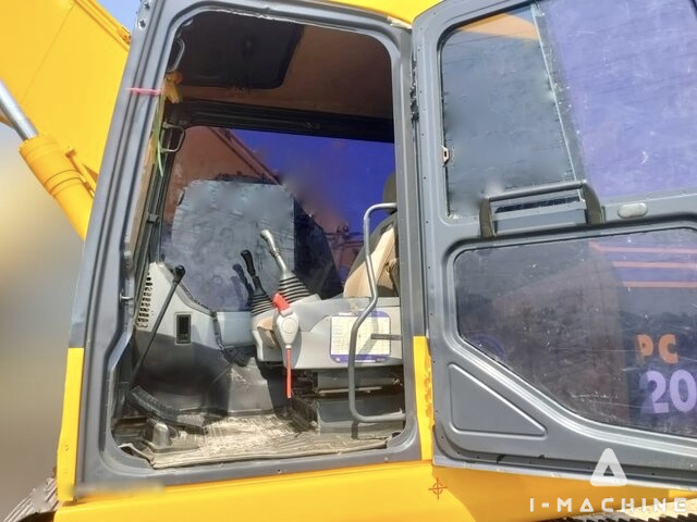 KOMATSU PC200-7