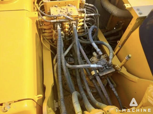 KOMATSU PC200-7